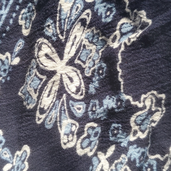 Justice Navy and White Floral Blouse - Picture 3 of 6